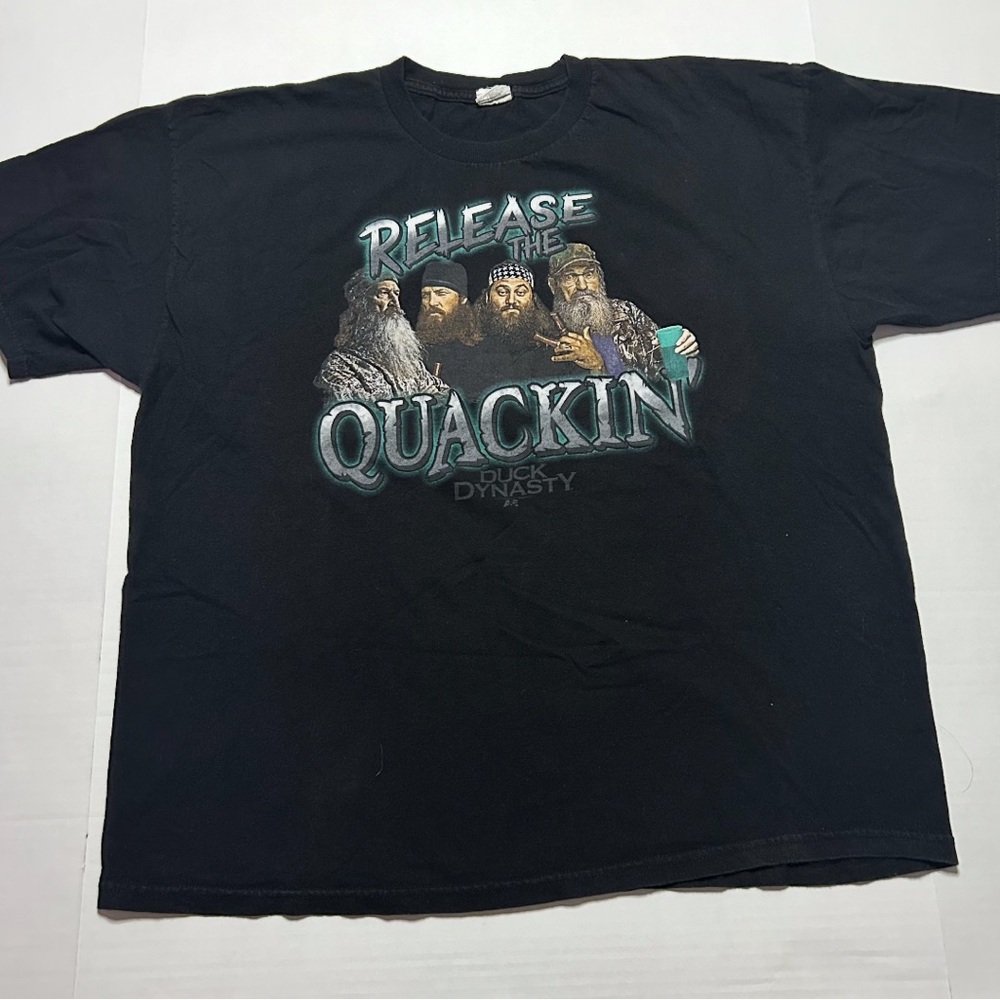 VTG RELEASE THE QUACKIN DUCK DYNASTY BLACK GRAPHIC T-SHIRT.